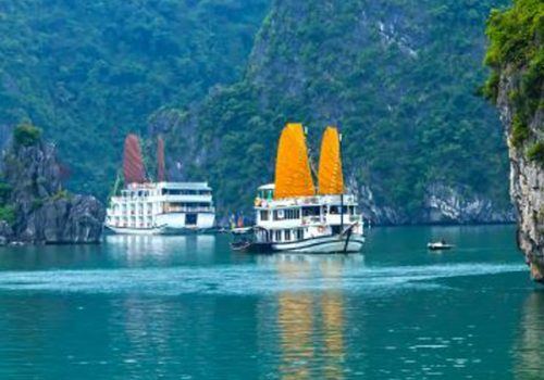 Ha Long Bay a top 10 Asian tourist attraction: Hong Kong newspaper