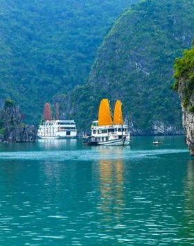 Ha Long Bay a top 10 Asian tourist attraction: Hong Kong newspaper